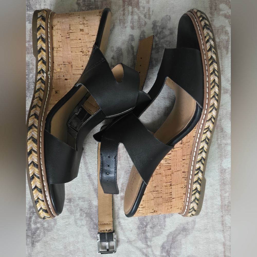 Crown Vintage Black and Tan Wedge Sandals